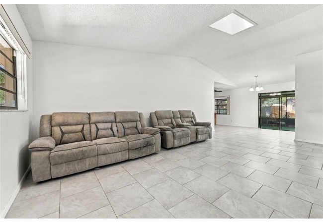 1310 SW 76TH DR House photo 8