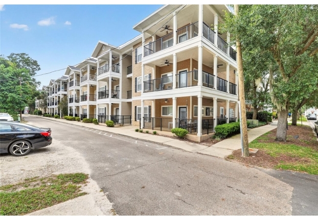 1440 NW 3RD PL #305 Condo photo 1