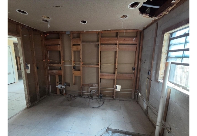 1129 NE 24TH TER House photo 5