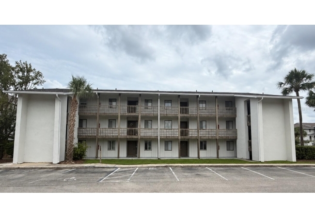 6519 W NEWBERRY RD #305 Condo photo 1