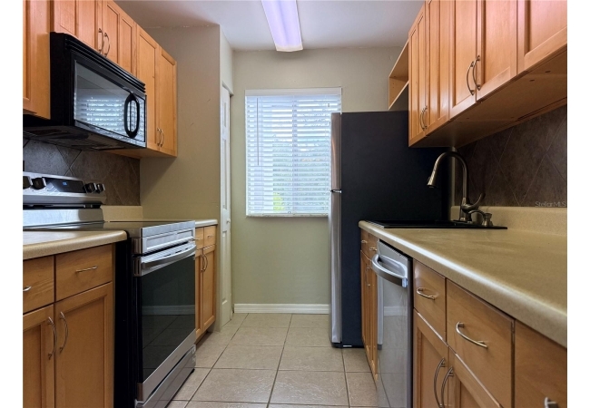 6519 W NEWBERRY RD #305 Condo photo 2