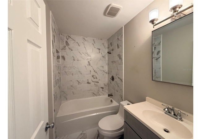 6519 W NEWBERRY RD #305 Condo photo 9