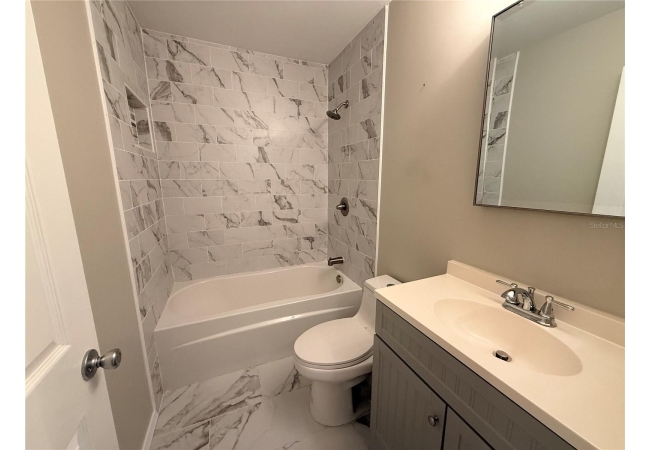6519 W NEWBERRY RD #305 Condo photo 10