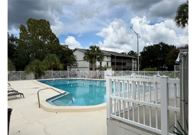6519 W NEWBERRY RD #305 Condo photo 19