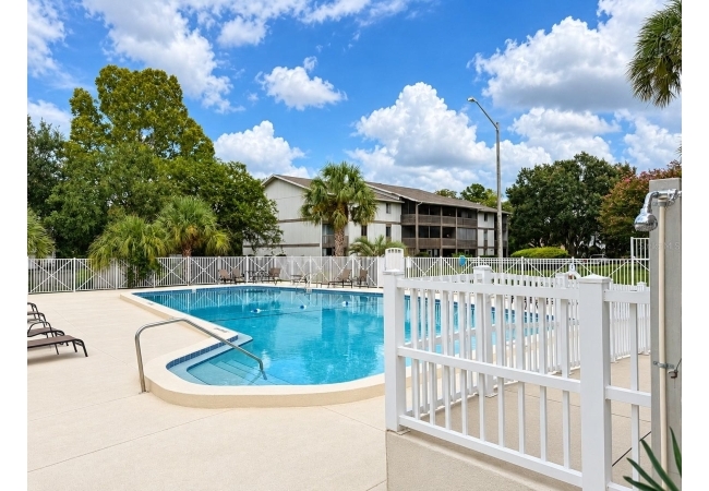6519 W NEWBERRY RD #305 Condo photo 31