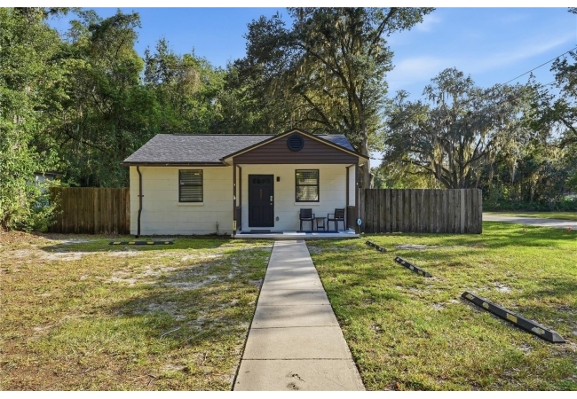 825 NW 19TH AVE House photo 1