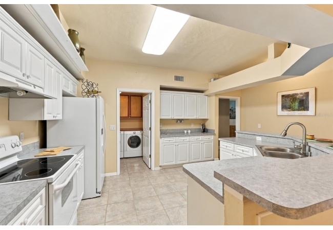 10538 NW 28TH LN Condo photo 5