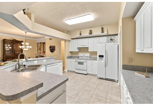 10538 NW 28TH LN Condo photo 6