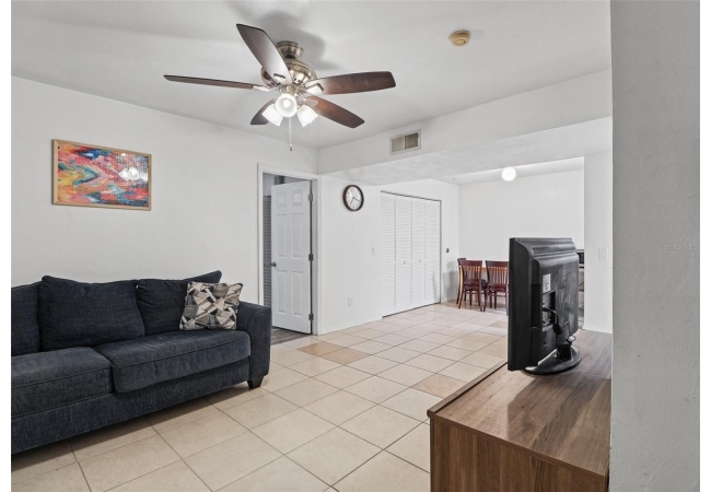 2360 SW ARCHER RD #707 Condo photo 4