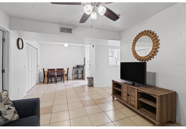 2360 SW ARCHER RD #707 Condo photo 5