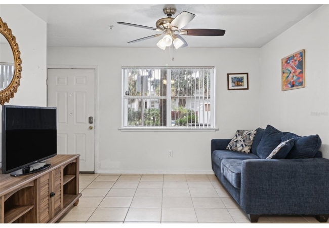 2360 SW ARCHER RD #707 Condo photo 6