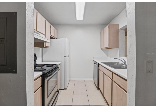 2360 SW ARCHER RD #707 Condo photo 11
