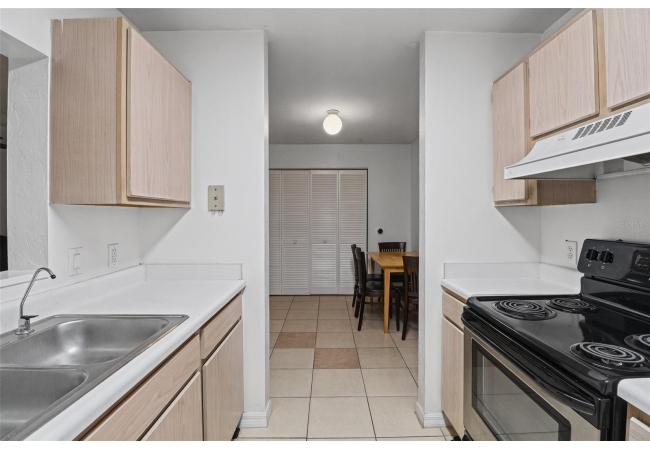 2360 SW ARCHER RD #707 Condo photo 12