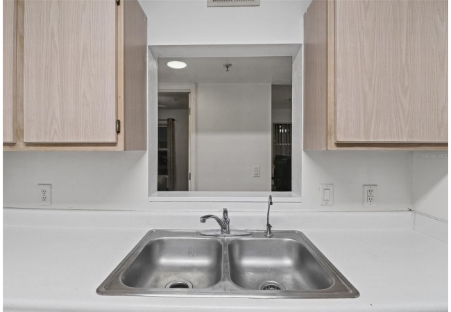 2360 SW ARCHER RD #707 Condo photo 13