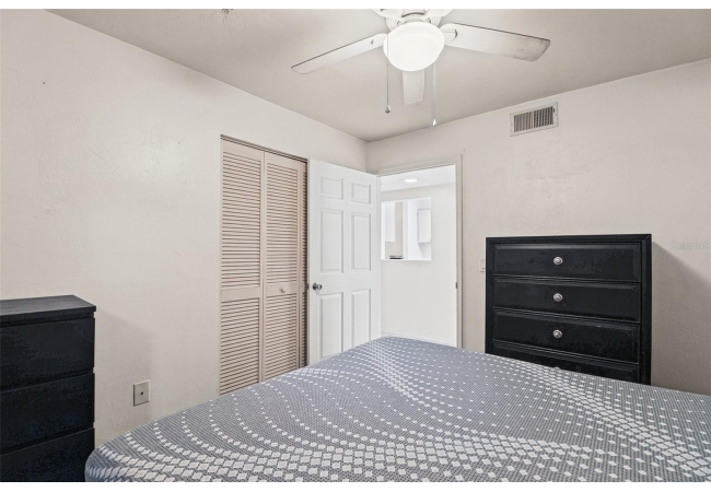 2360 SW ARCHER RD #707 Condo photo 17