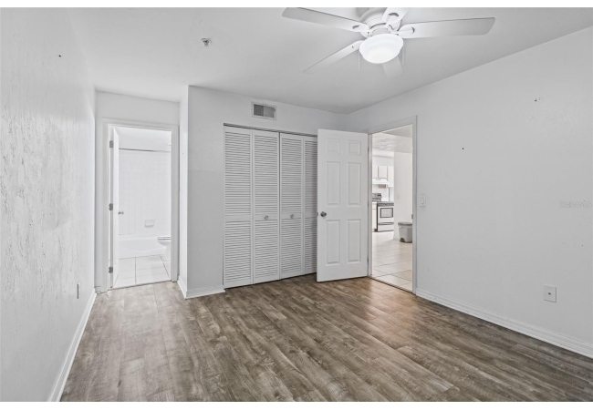 2360 SW ARCHER RD #707 Condo photo 20