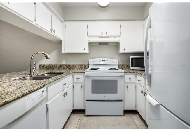 2635 SW 35TH PL #902 Condo photo 18