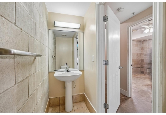 2515 SW 35TH PL #103 Condo photo 16