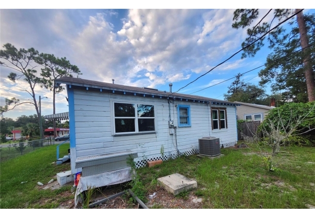 1427 SE 1ST AVE House photo 8
