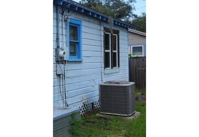 1427 SE 1ST AVE House photo 9