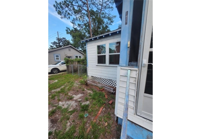 1427 SE 1ST AVE House photo 10