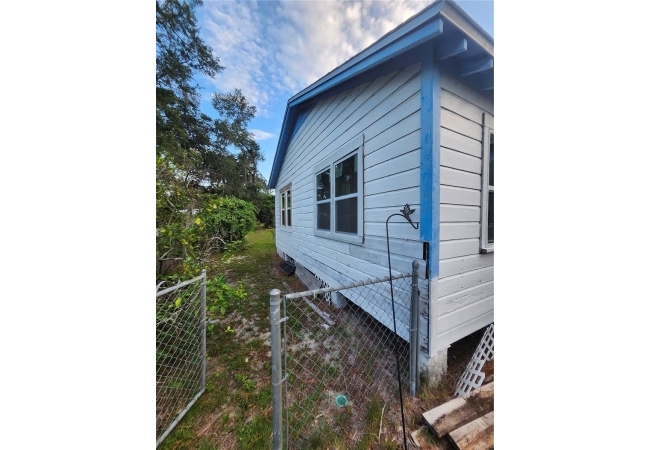 1427 SE 1ST AVE House photo 11