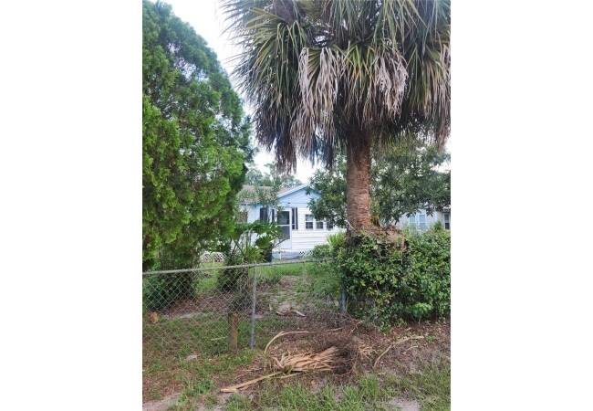 1427 SE 1ST AVE House photo 13