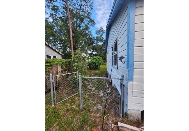 1427 SE 1ST AVE House photo 15