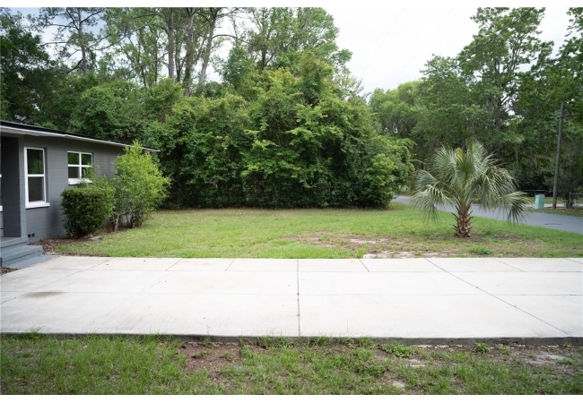 1015 SE 10TH TER House photo 3