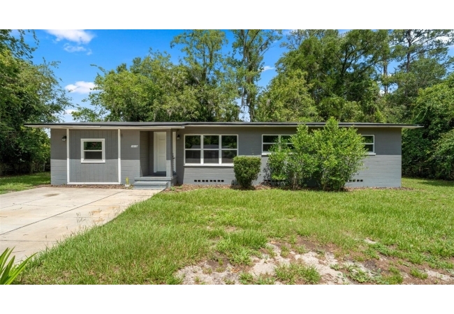 1015 SE 10TH TER House photo 1