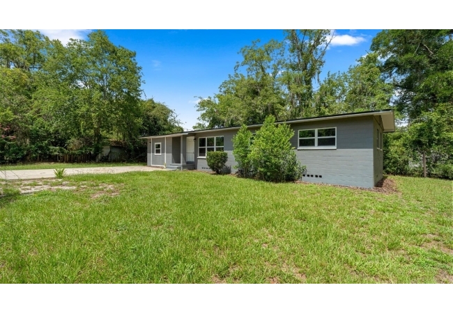 1015 SE 10TH TER House photo 4