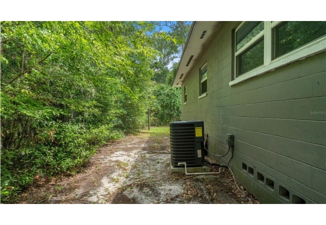 1015 SE 10TH TER House photo 8