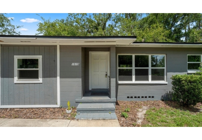 1015 SE 10TH TER House photo 10
