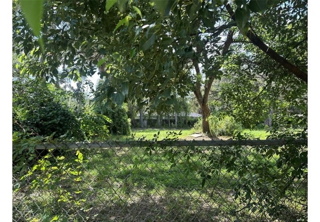 1802 E UNIVERSITY AVE House photo 2