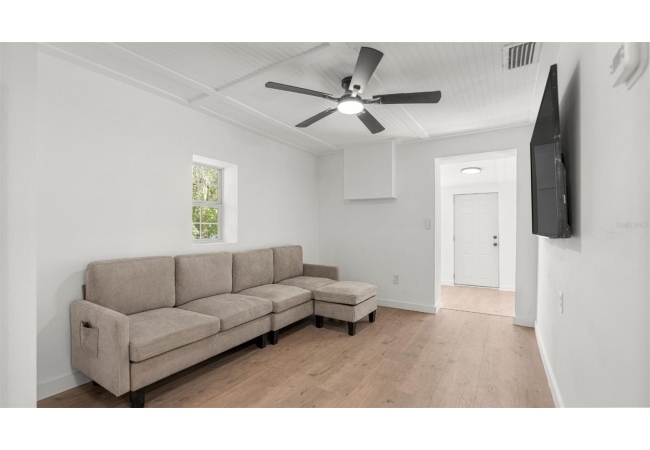 2410 NE 3RD PL House photo 8