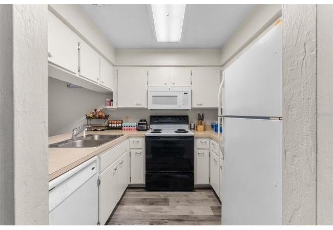 2635 SW 35TH PL #307 Condo photo 6